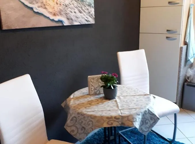 Zum Schuster * هالبي